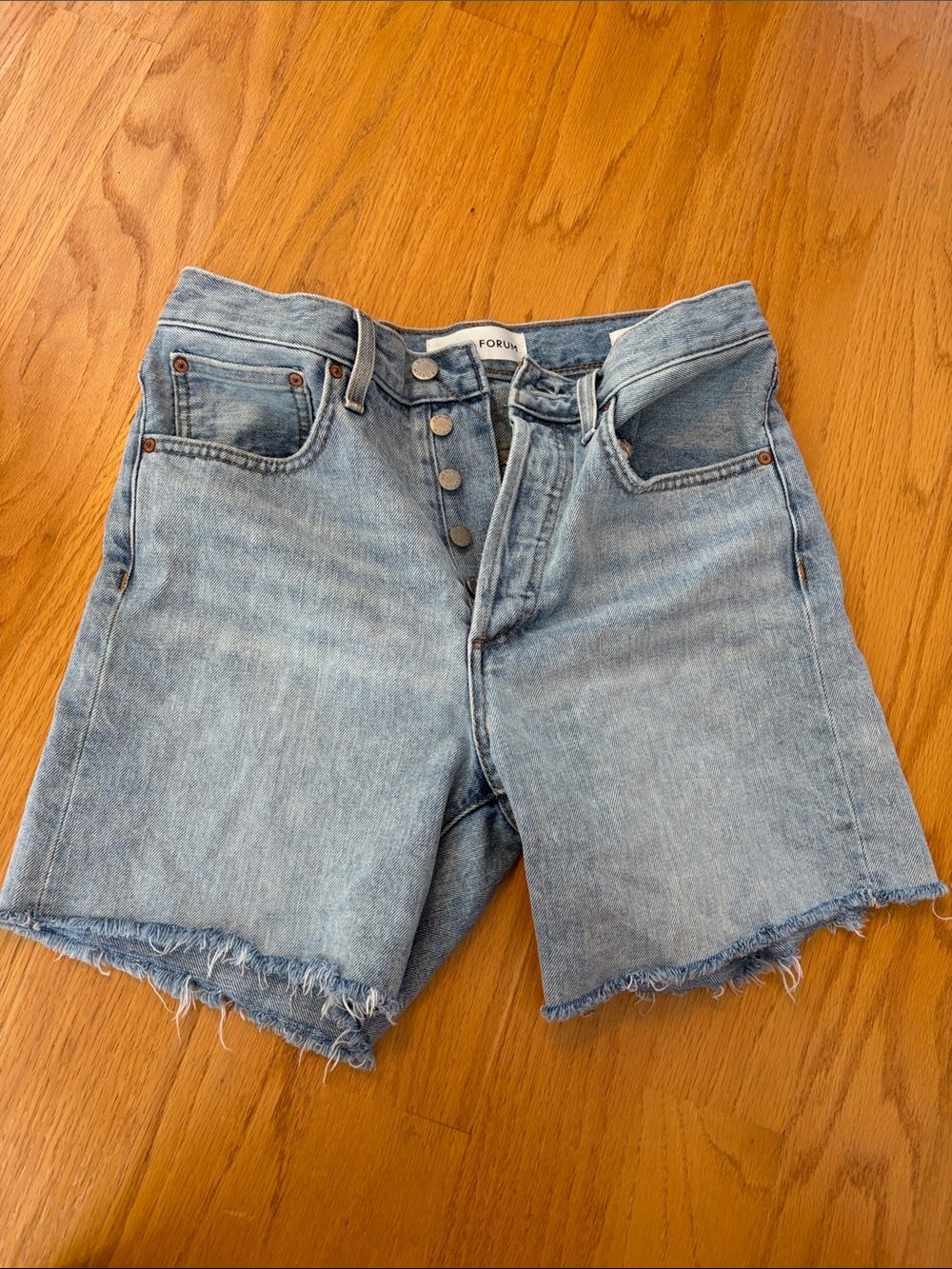 Denim forum the Yoko hi-rise thigh short size 27 light wash button fly